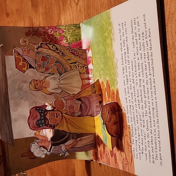 Alice In Wonderland Pop-Up Book - Picture 5 of 9